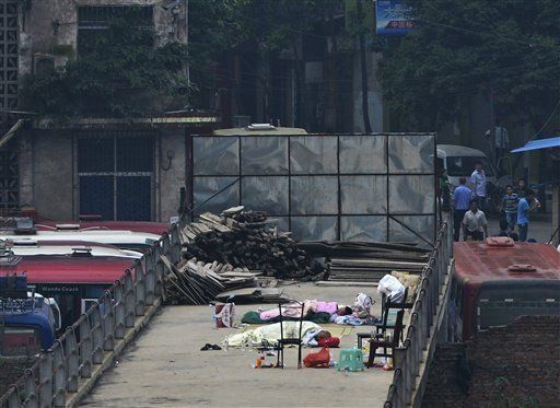 China: Sobrevivientes de sismos esperan llegada de ayuda