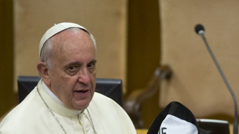 Papa casará a parejas con hijos