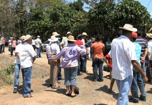 Cierran carretera en Los Santos, rechazan proyecto de riego Tonosí