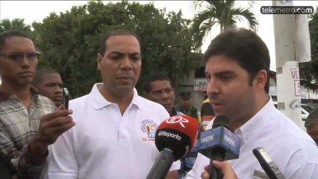 Ministro Ford  llegó al sector de La Gallinaza tras inundaciones