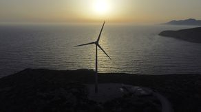 Tilos, con forma de S y apenas más grande que Manhattan, está en el extremo de una cadena de islas en el sureste del mar Egeo.