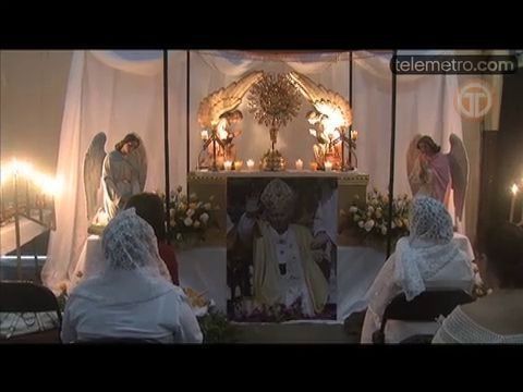 Miles asisten a misa de celebración por beatificación