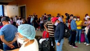 200 nicaragüenses buscan salir de Panamá, requieren autorización de su país natal
