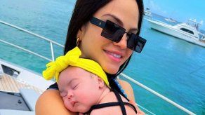Natti Natasha junto a su hija Vida Isabelle.