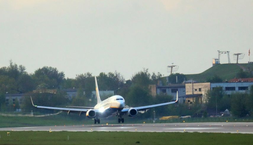 La política general de las aerolíneas es exigir prueba de vacunación más un test PCR antes de embarcar en un vuelo internacional.