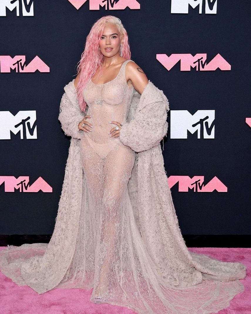 Karol G deslumbró en la red carpet de los MTV VMAs 2023.