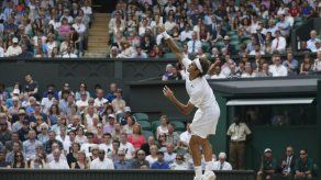 Federer y Djokovic ante el empuje de la juventud en semis de Wimbledon