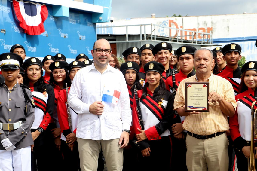 Defensoría del Pueblo celebra la llegada del mes de la patria.