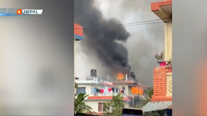 Cientos de manifestantes incendiaron el Parlamento de Nepal&nbsp;