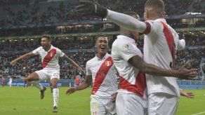 Perú golea al bicampeón Chile y después de 44 años vuelve a una final de Copa América