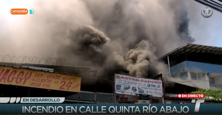Incendio ha provocado la evacuación de residentes y personal de locales comerciales en Río Abajo.