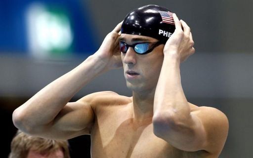 Michael Phelps reconoce orinar en la piscina