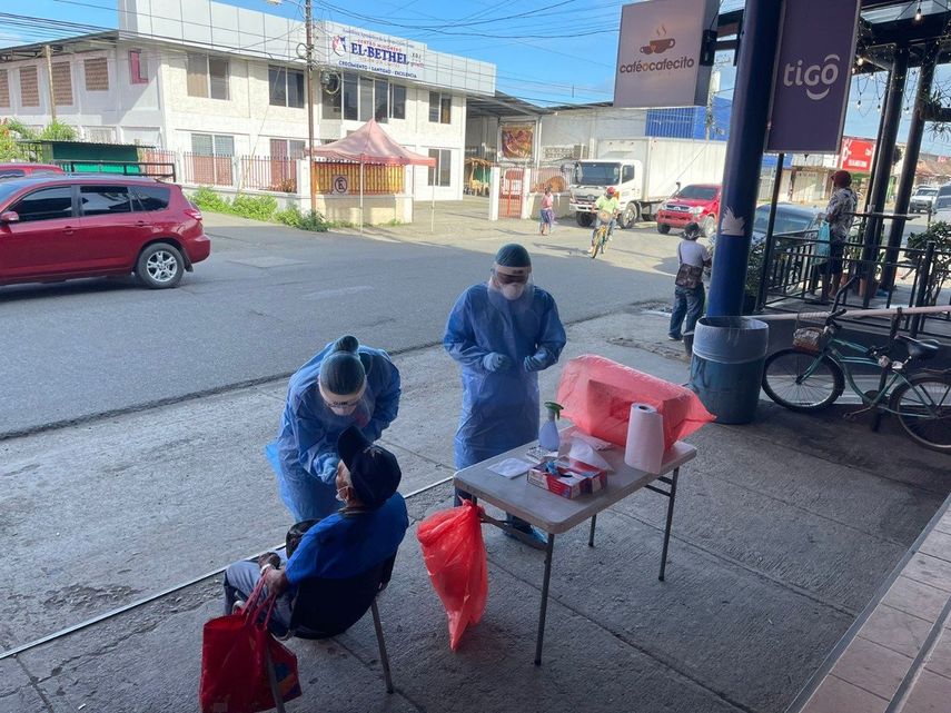 Aunque los casos han disminuido las pruebas para detectar el COVID-19 se siguen realizando a nivel nacional.