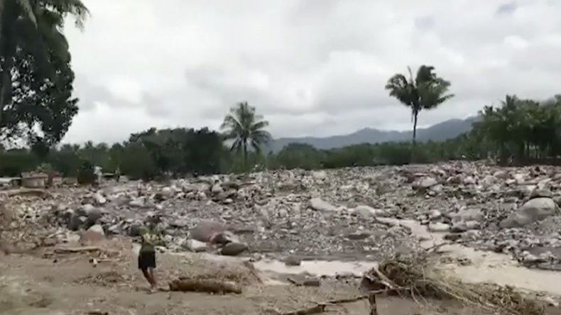 Una fuerte tormenta desplaza a miles de filipinos en Navidad