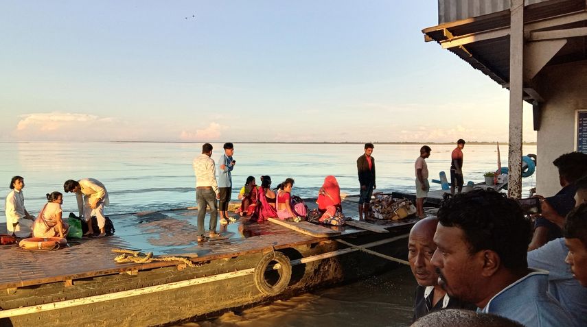 India: Rescatan a 82 personas tras choque de ferry