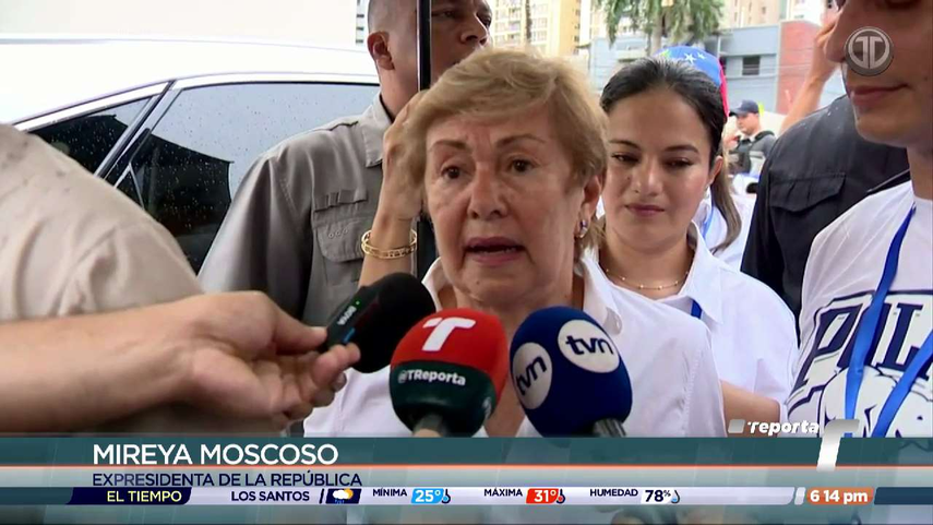 Mireya Moscoso en celebración venezolana en Panamá