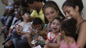 “Niños del zika” en Brasil van a escuela
