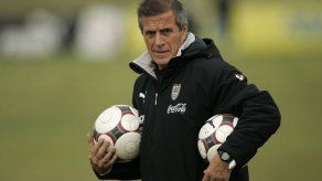 DT de Uruguay será operado y no dirigirá amistosos