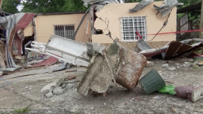 Familia queda sin hogar luego que un articulado se estrellara en su casa y Sinaproc ordenara desalojo