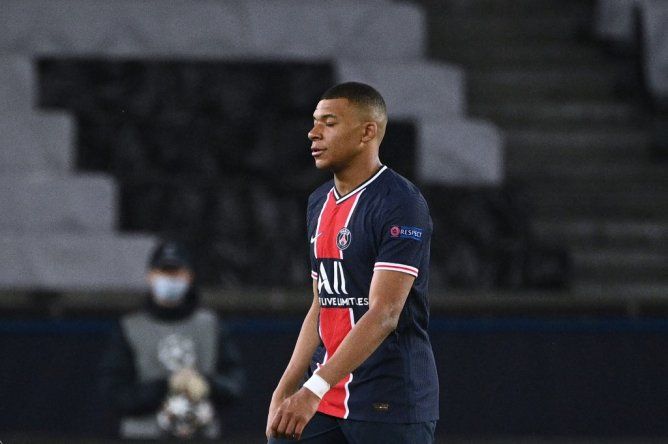 Mbappé causa baja con PSG ante el Lens por una contractura