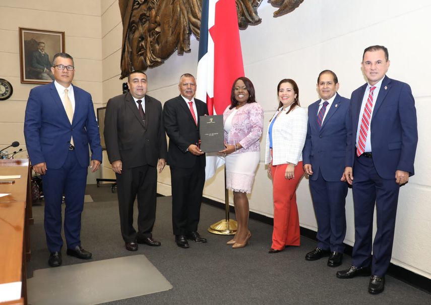 Foto oficial de la aprobación del proyecto de Ley 635.