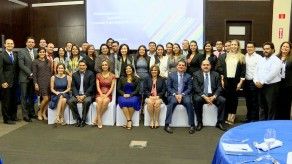 Fundación Desafío País recibe a graduados de INCAE