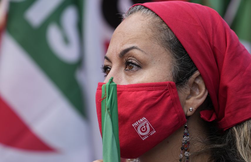 Los expertos señalan especialmente la alta tasa de vacunación de Italia.