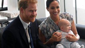 El pequeño Archie ya ha empezado a gatear