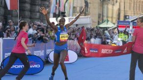 La keniana Jepkosgei logra mejor marca de la historia en 10 km en ruta