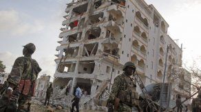 Aumentan a 15 los muertos por atentado a hotel en Somalia