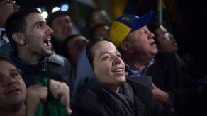 Al menos 100.000 personas dieron bienvenida en San Pedro al nuevo papa