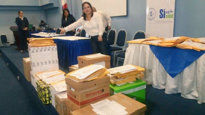 CSS recibe 54 ofertas de empresas en licitación de medicamentos e insumos quirúrgicos