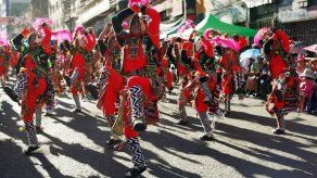 Burguesía aymara dice presente en festividad religiosa