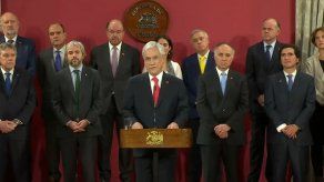 Piñera cambia a ocho de sus ministros