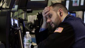 Wall Street baja por descenso en mercados globales