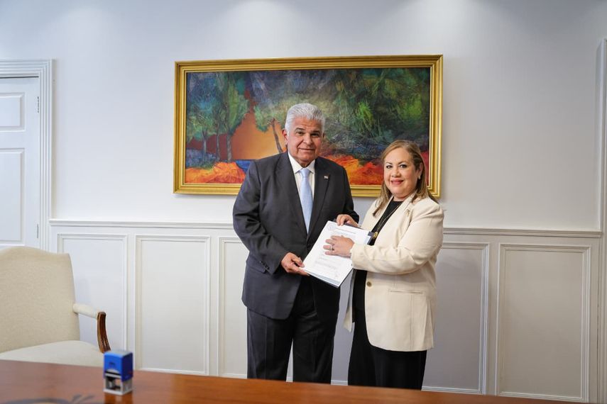 El presidente José Raúl Mulino presenta su Declaración Jurada de Intereses.