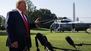 Trump dice que negros están encantados con sus comentarios