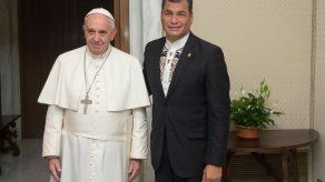 Correa habló con el papa de viaje Ecuador y expuso sus propuestas de ecología Correa habló con el papa de viaje Ecuador y expuso sus propuestas de ecología