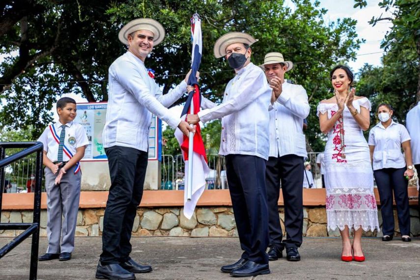El acordeonista Jhonathan Chávez durante la celebración del 10 de noviembre en La Villa de Los Santos.