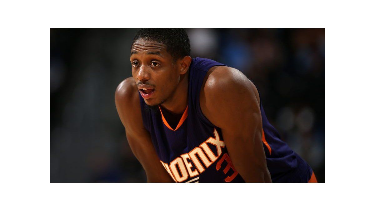 Knight conduce el triunfo de los Suns