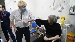 El gobierno británico anunció el lunes la ampliación del programa de vacunas de refuerzo.