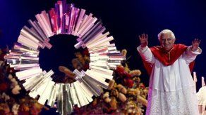 Benedicto XVI acepta renuncia de Lugo al obispado
