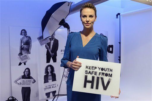 Charlize Theron pide acción contra el sida