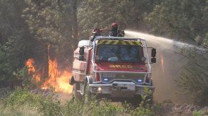 Europa occidental lucha contra incendios y se alista para temperaturas récord