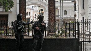 Fuerzas de seguridad bloquean Parlamento venezolano en arremetida oficialista
