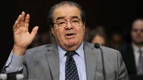 Candidatos republicanos rechazan que Obama designe nuevo juez del Supremo