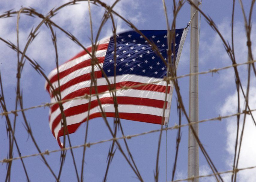 Estados Unidos evalúa expandir personal de su embajada en Cuba y permitir remesas.