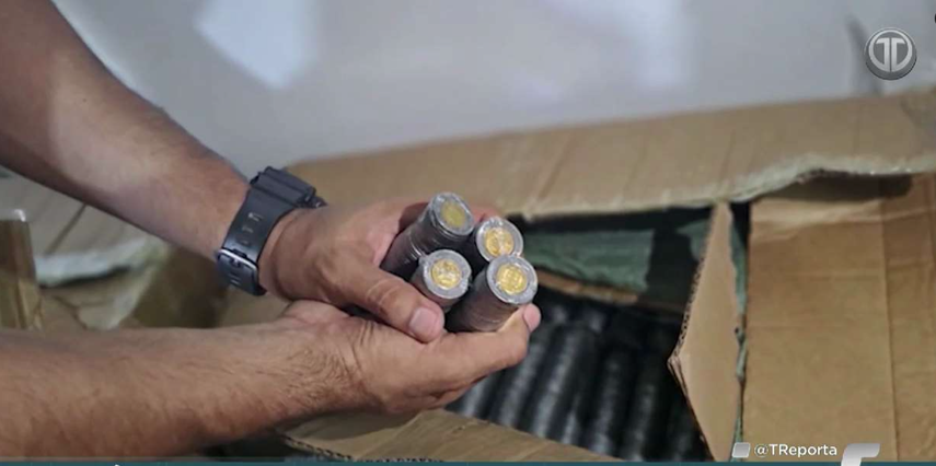 Aduanas explica el proceso para detectar las monedas Martinelli falsificadas.