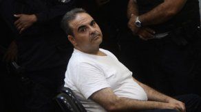 Expresidente salvadoreño Saca es procesado por soborno y sigue en prisión