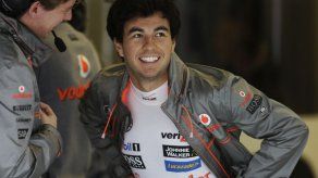 F1: Bandera mexicana con hoja de marihuana